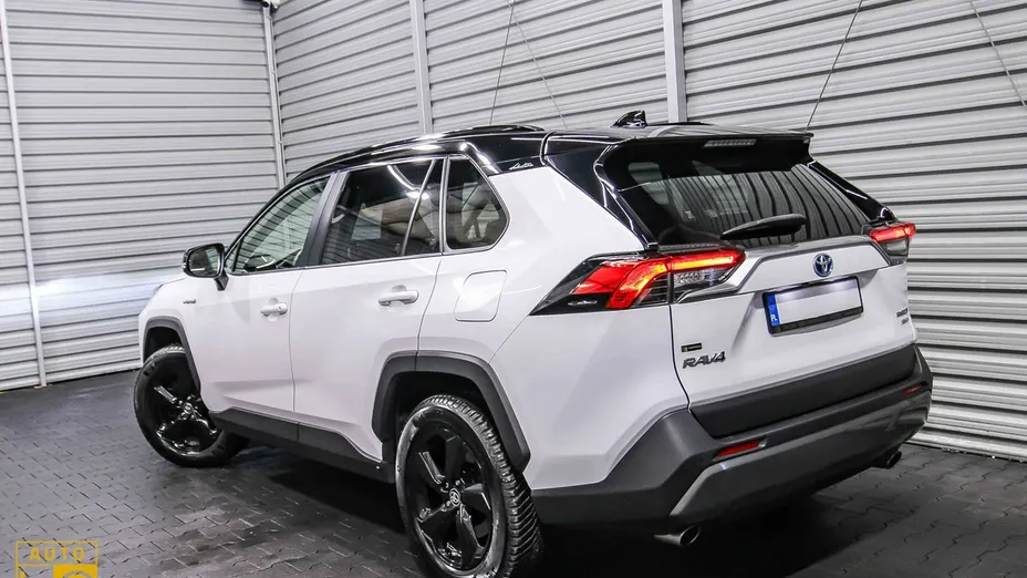 TOYOTA RAV4 -