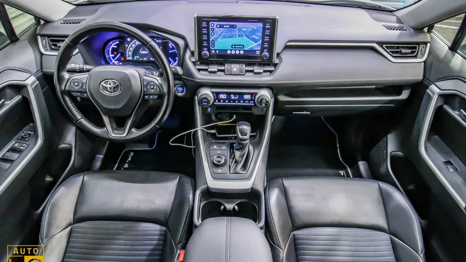 TOYOTA RAV4 -