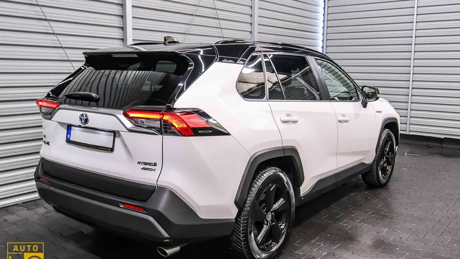 TOYOTA RAV4 -