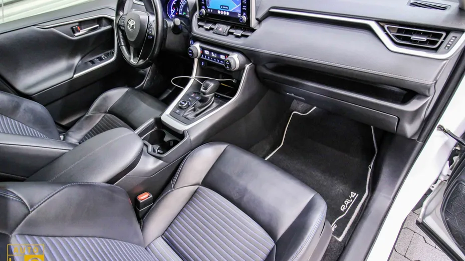 TOYOTA RAV4 -