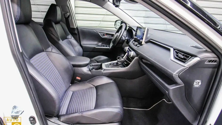 TOYOTA RAV4 -