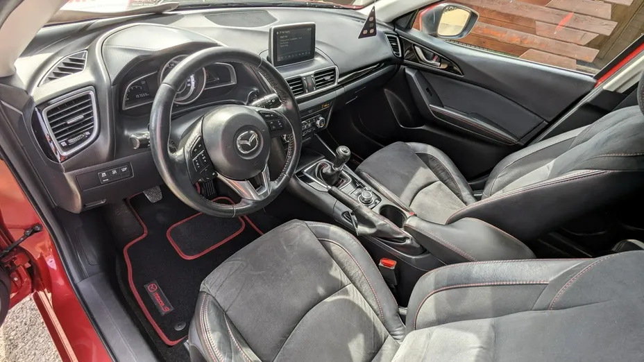MAZDA 3 -
