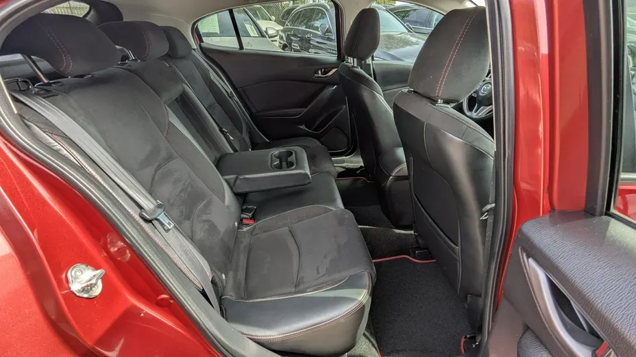 MAZDA 3 -