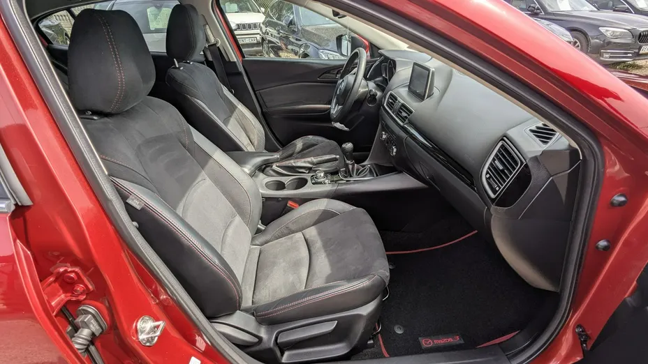 MAZDA 3 -