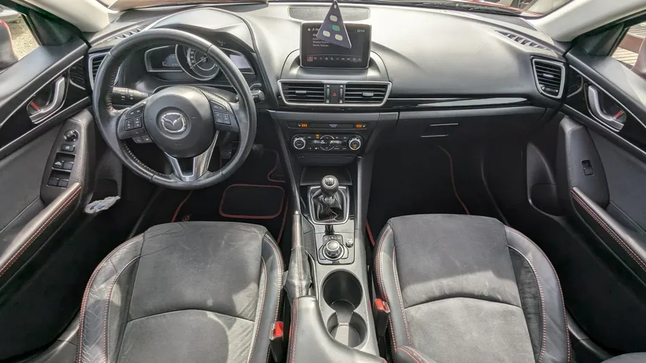 MAZDA 3 -