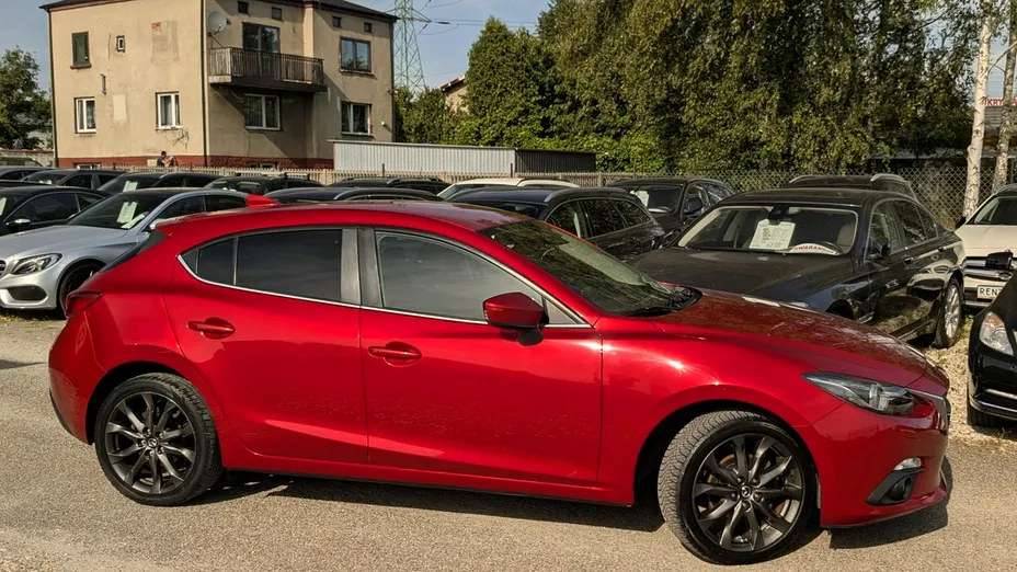 MAZDA 3 -