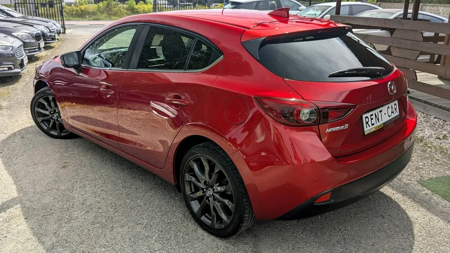 MAZDA 3 -