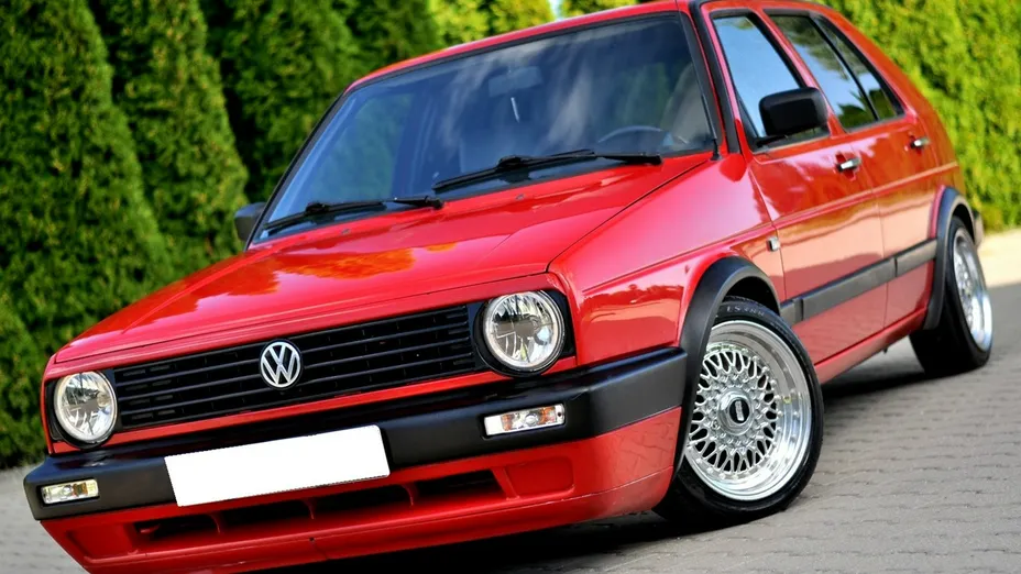 VOLKSWAGEN Golf -
