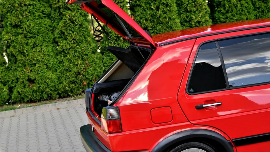 VOLKSWAGEN Golf -