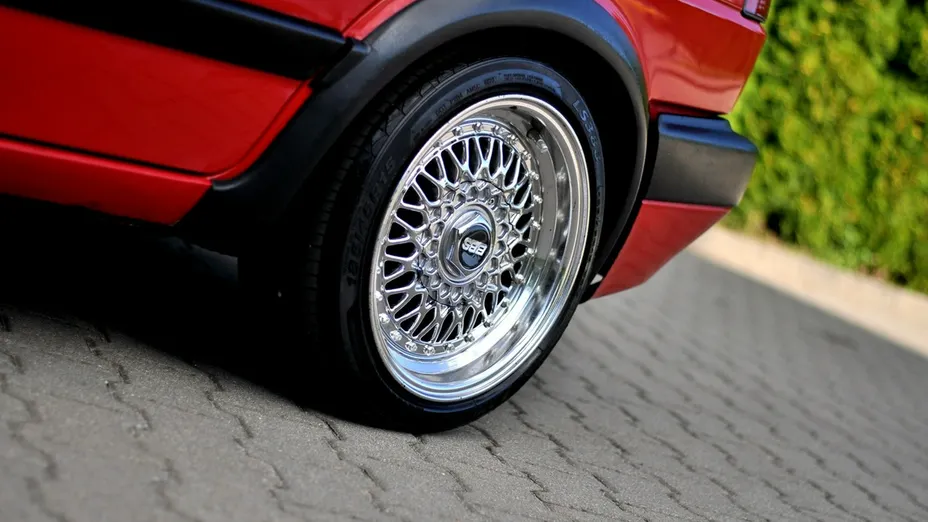 VOLKSWAGEN Golf -