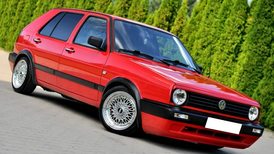 VOLKSWAGEN Golf -