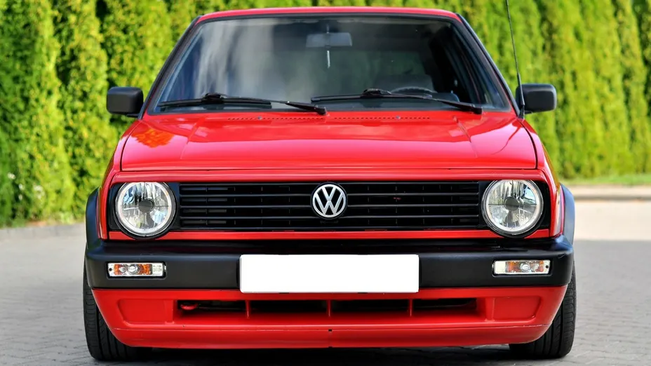 VOLKSWAGEN Golf -
