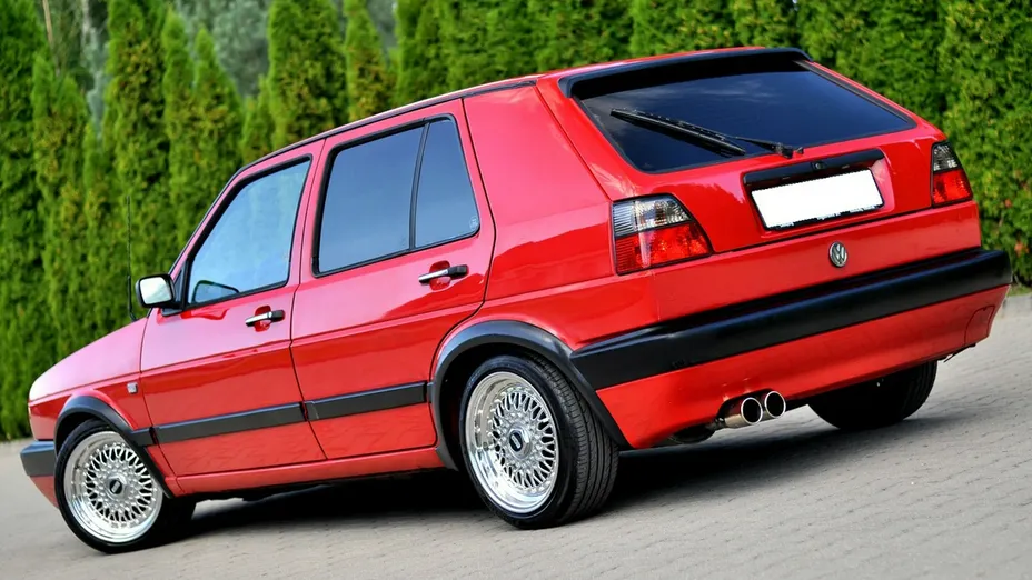 VOLKSWAGEN Golf -