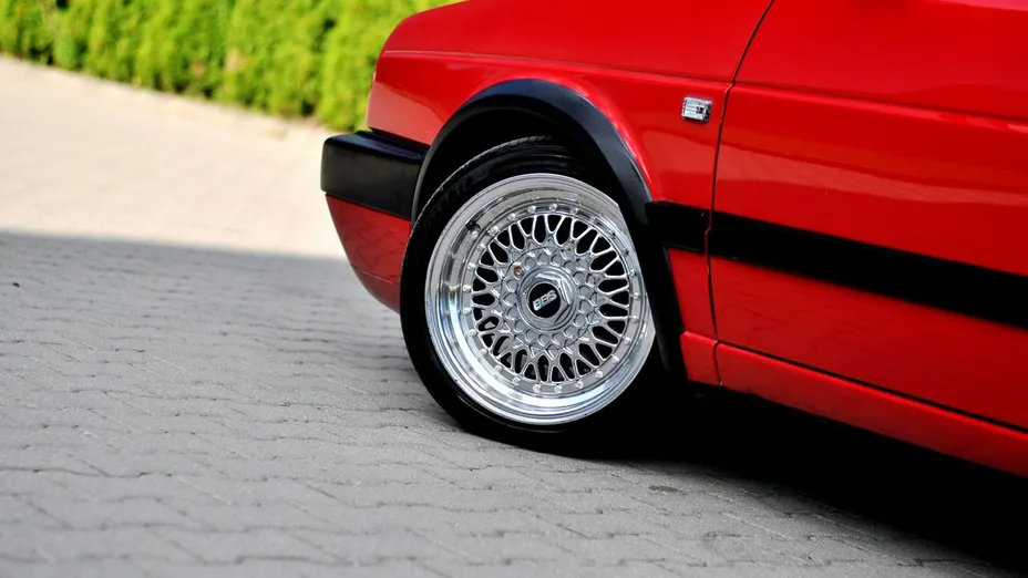 VOLKSWAGEN Golf -