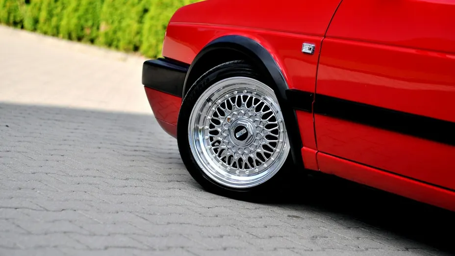 VOLKSWAGEN Golf -
