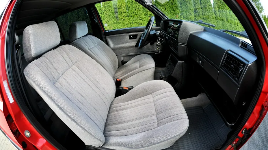 VOLKSWAGEN Golf -