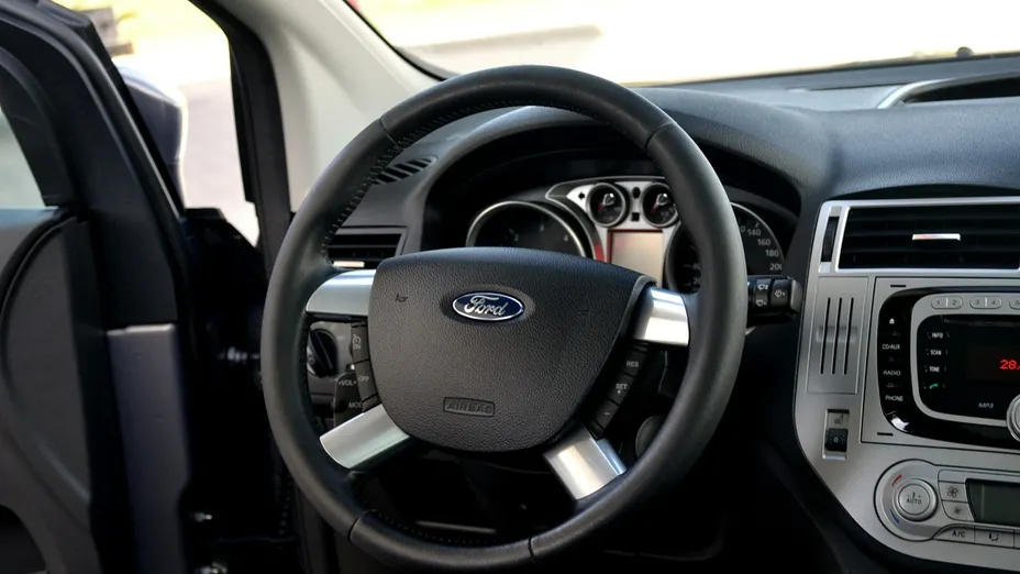 FORD Kuga -