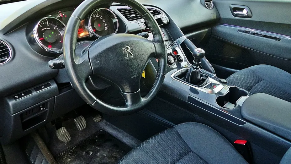 PEUGEOT 3008 -