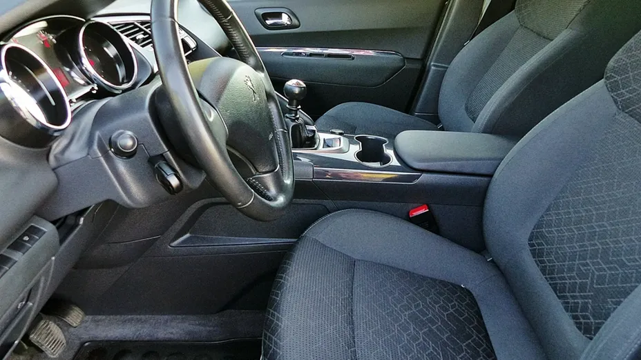 PEUGEOT 3008 -