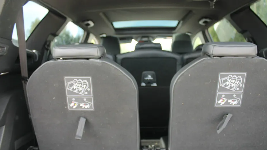 PEUGEOT 5008 -