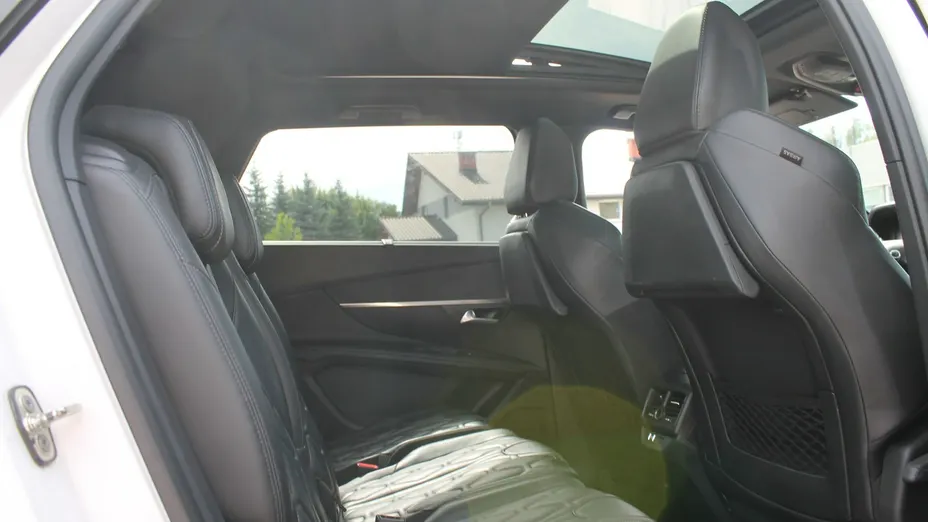PEUGEOT 5008 -