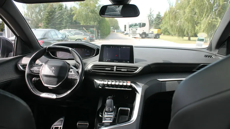 PEUGEOT 5008 -