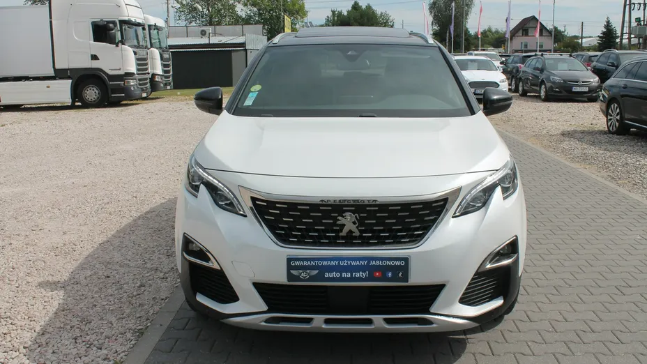 PEUGEOT 5008 -
