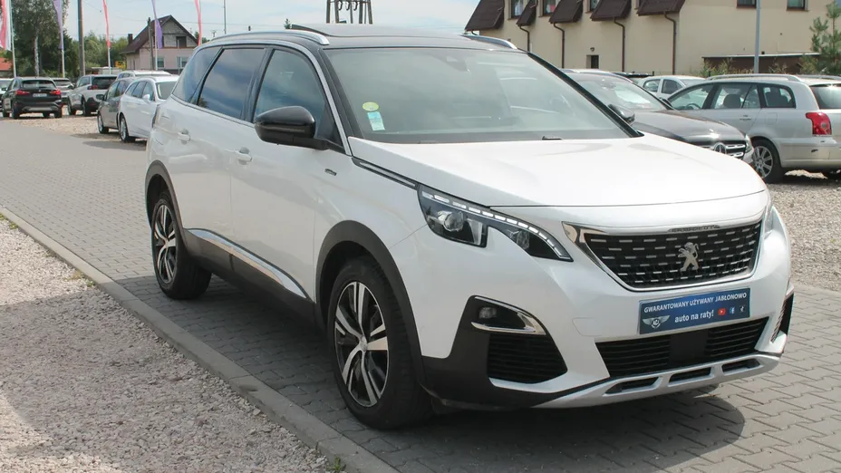 PEUGEOT 5008 -