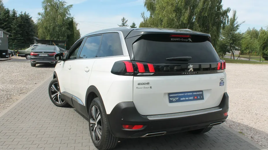 PEUGEOT 5008 -