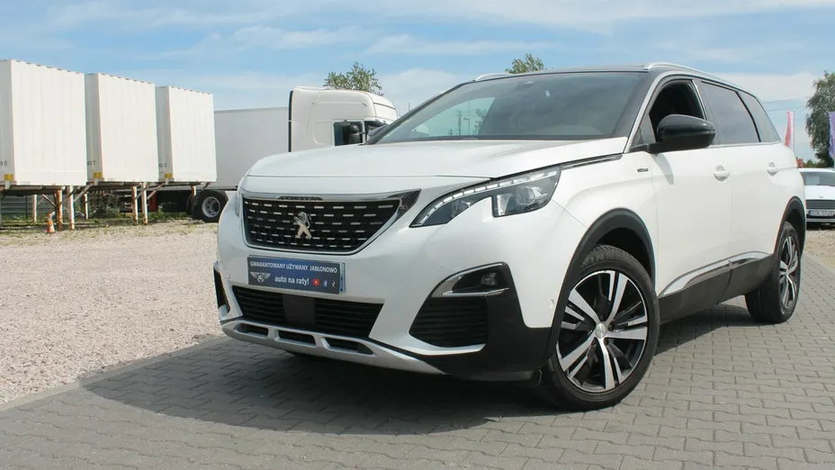PEUGEOT 5008 -