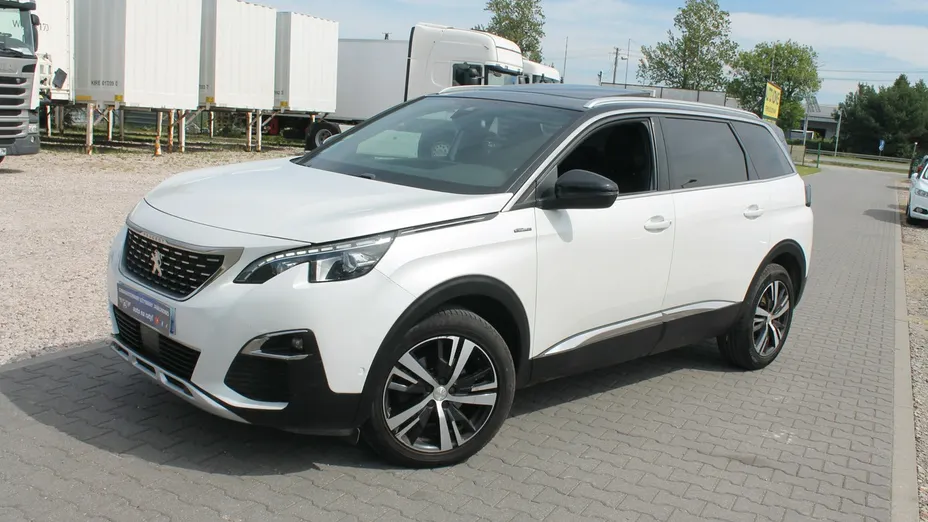 PEUGEOT 5008 -