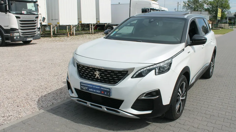PEUGEOT 5008 -