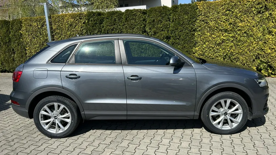 AUDI Q3 -