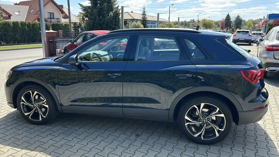 AUDI Q3 -