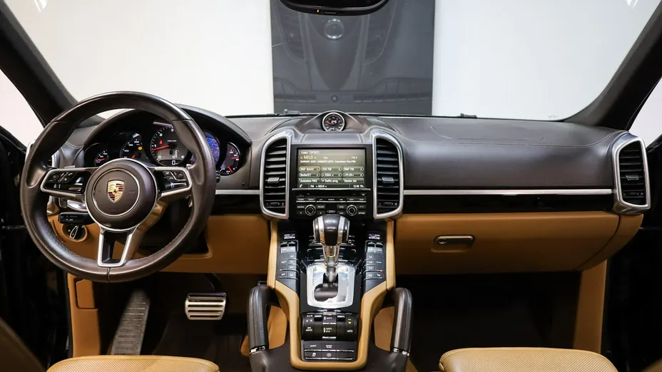 PORSCHE Cayenne -