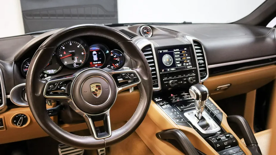 PORSCHE Cayenne -