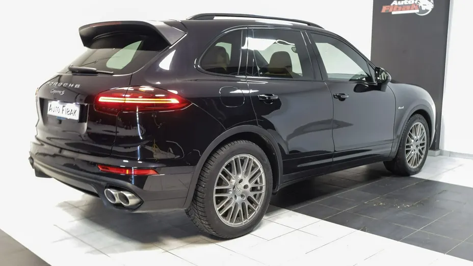 PORSCHE Cayenne -