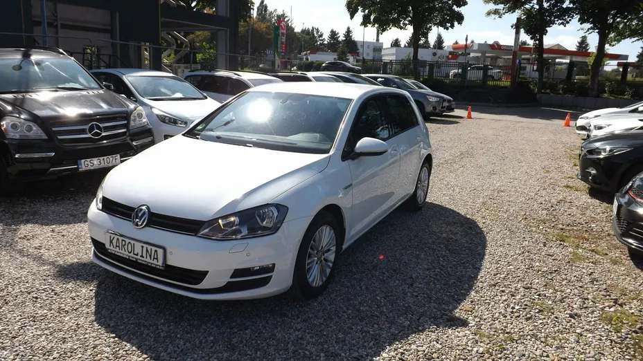 VOLKSWAGEN Golf -