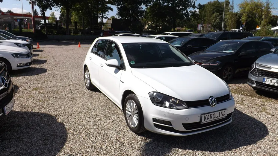 VOLKSWAGEN Golf -