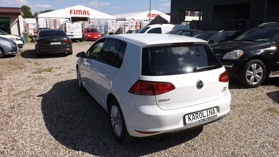 VOLKSWAGEN Golf -