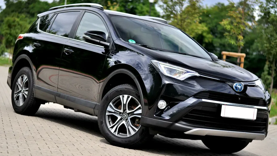 TOYOTA RAV4 -