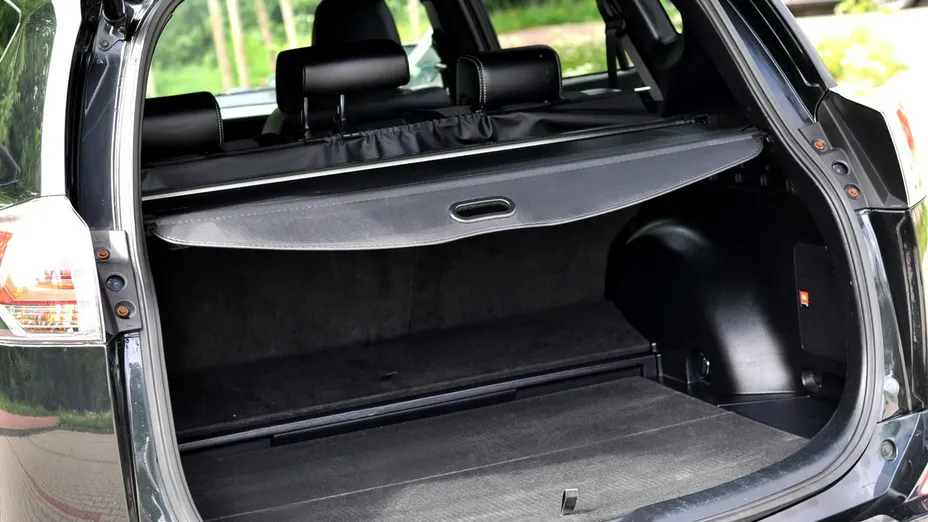 TOYOTA RAV4 -