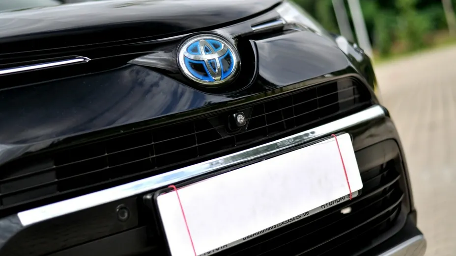 TOYOTA RAV4 -