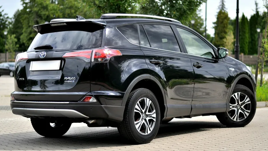 TOYOTA RAV4 -