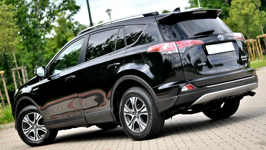 TOYOTA RAV4 -