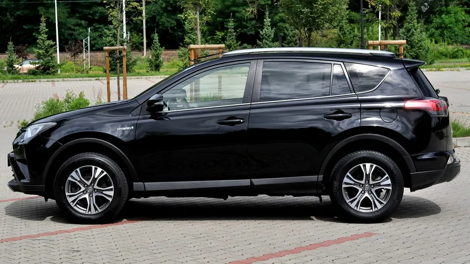 TOYOTA RAV4 -