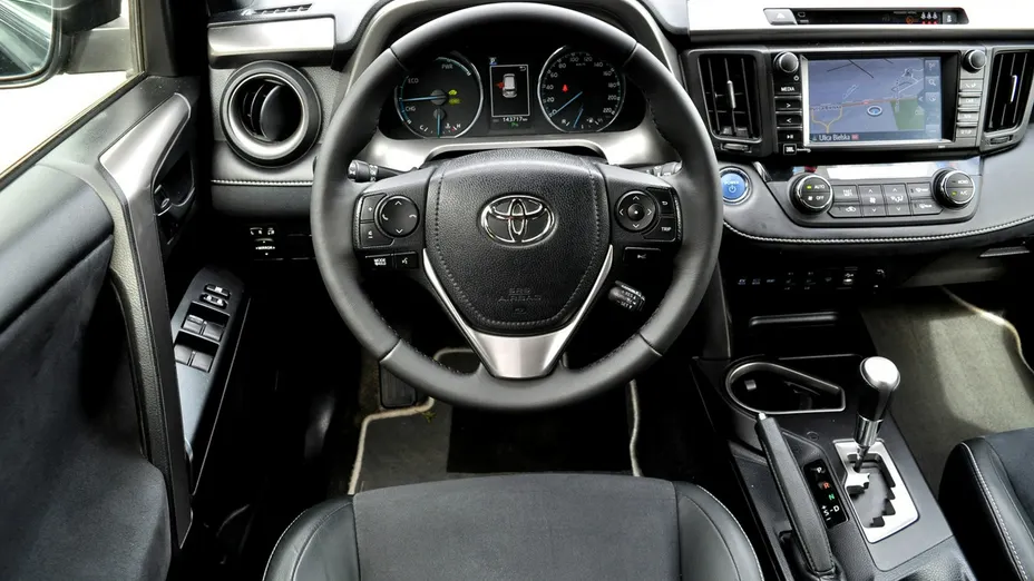 TOYOTA RAV4 -