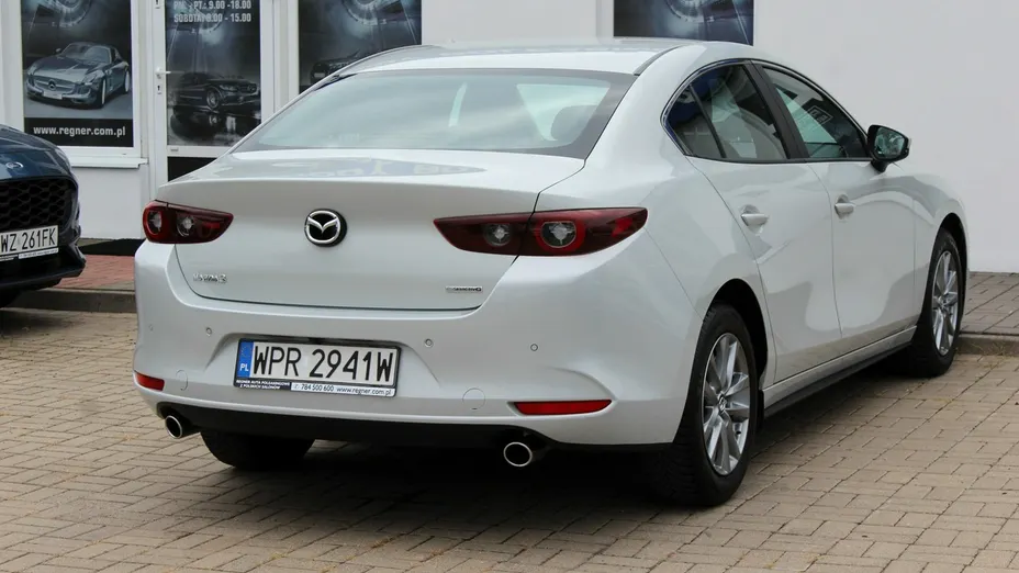MAZDA 3 -
