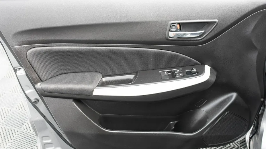 SUZUKI Swift -