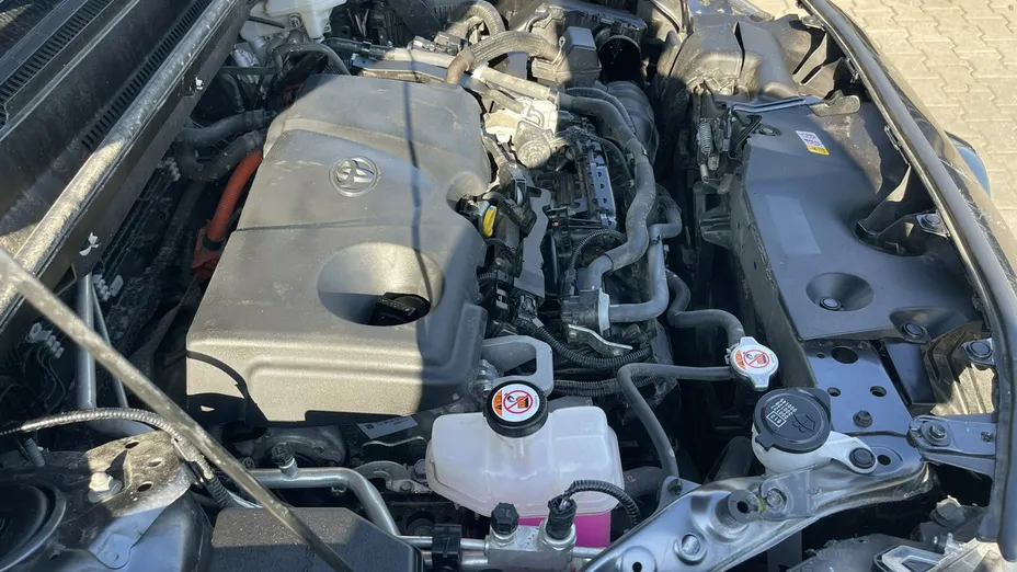 TOYOTA RAV4 -